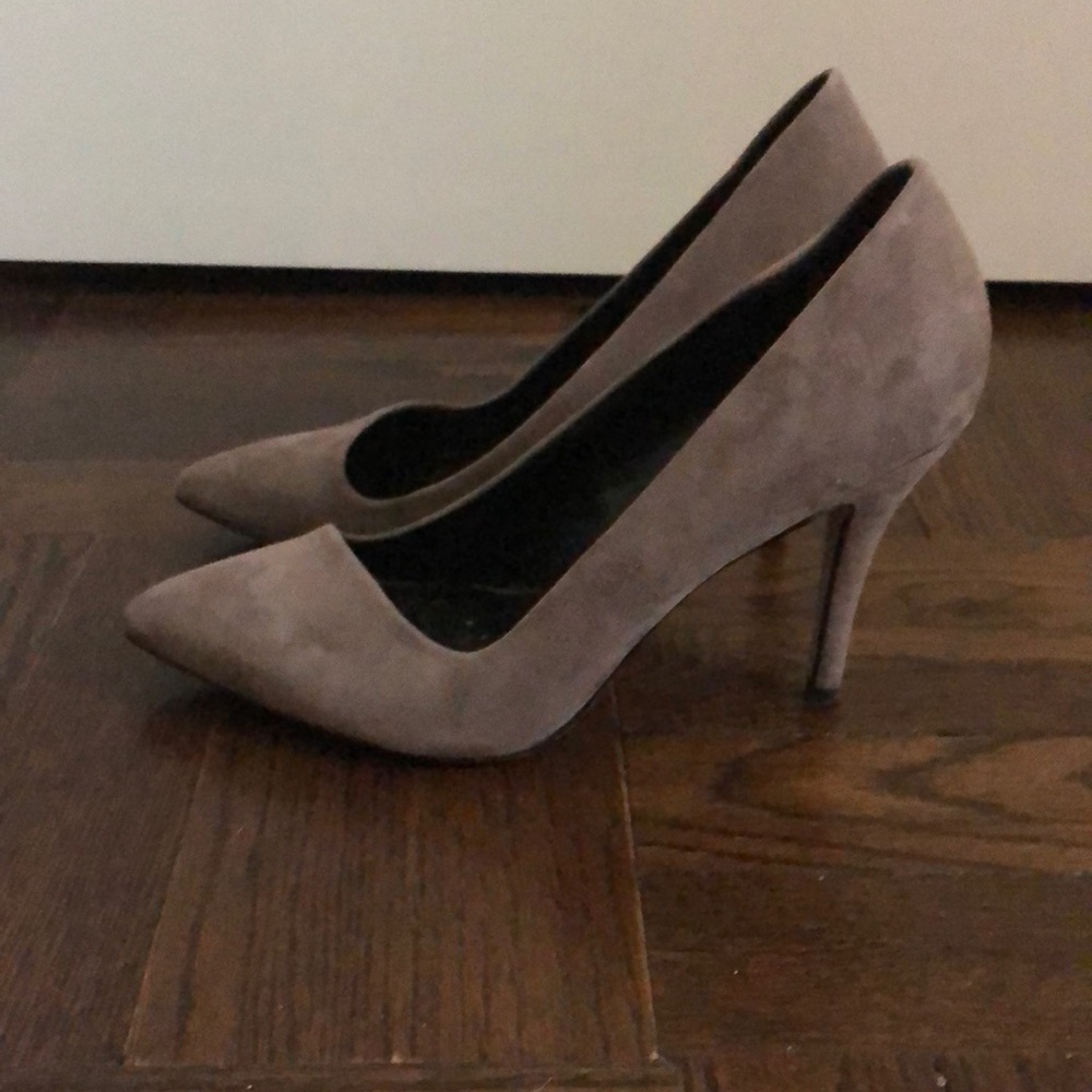 Heels - Picture 4 of 4